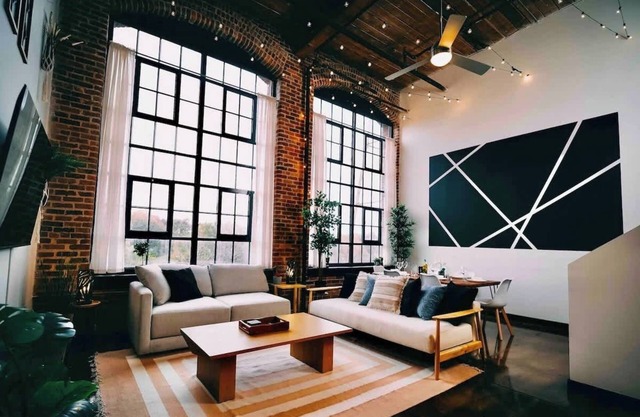 Cozy mill loft w/2 king beds, gym & pool