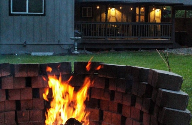 Cozy Mountain Cabin with Hot Tub