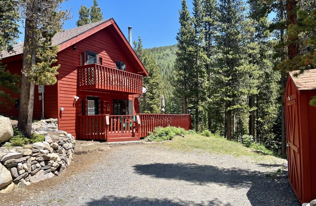 Cozy Mountain Retreat