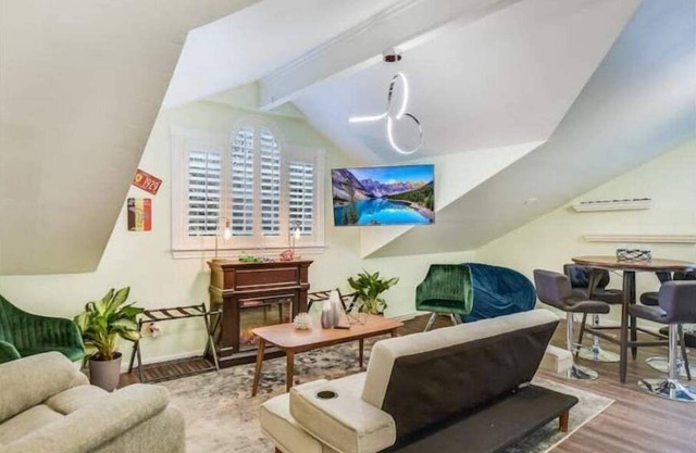 Cozy Oasis in SE Austin