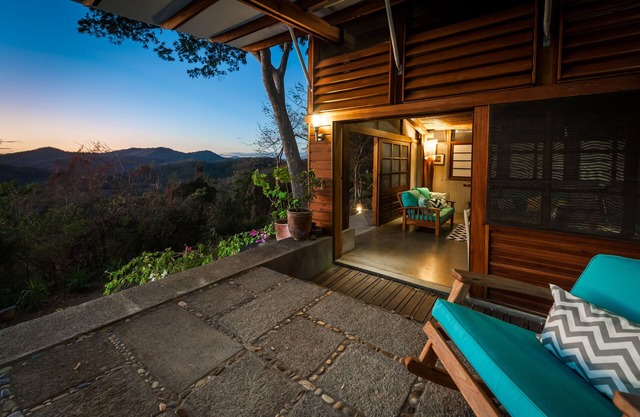 Cozy, ocean view villa set in the jungle canopy in SJDS