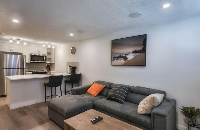 Cozy Place to Stay in South Calgary