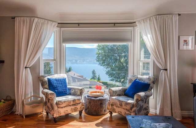 Cozy, Quaint Home With Stunning Views , 5 Minutes Walk To The Lake