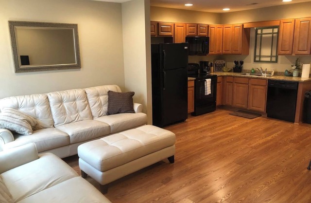 Cozy Quiet apartment in welcoming Elizabethtown with AC, WiFi