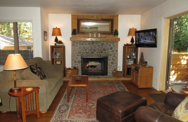 Cozy & Quiet Get-Away McCloud Condo Near Hyatt/Beach