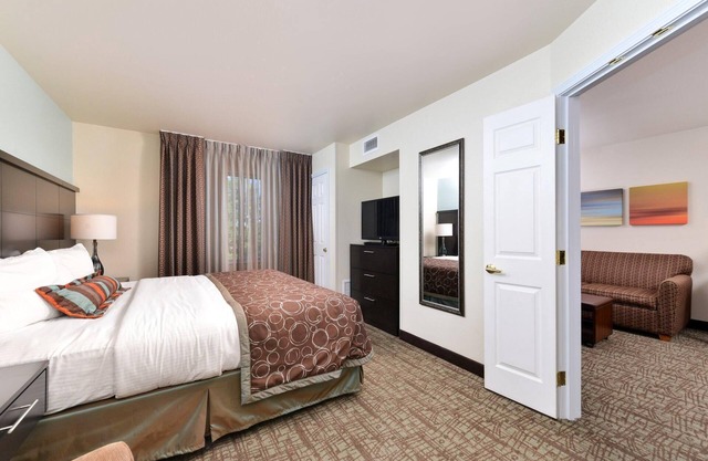 Cozy resort in brilliant Las Vegas with WiFi, fitness room, swimming pools, AC