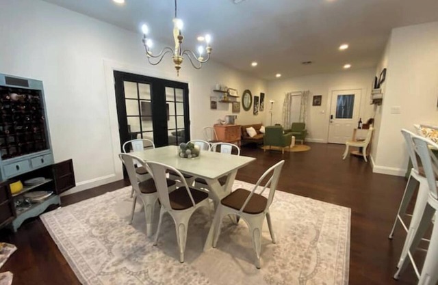 Cozy Retreat + Game Room 2 Blocks from Downtown