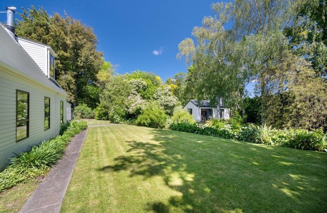 Cozy Retreat in Nature just minutes from Town