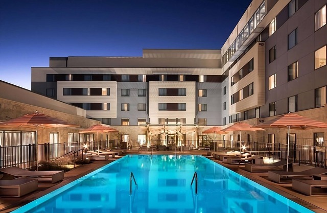 Cozy Room w/Outdoor Pool, Complimentary Parking, & Convenient Dining
