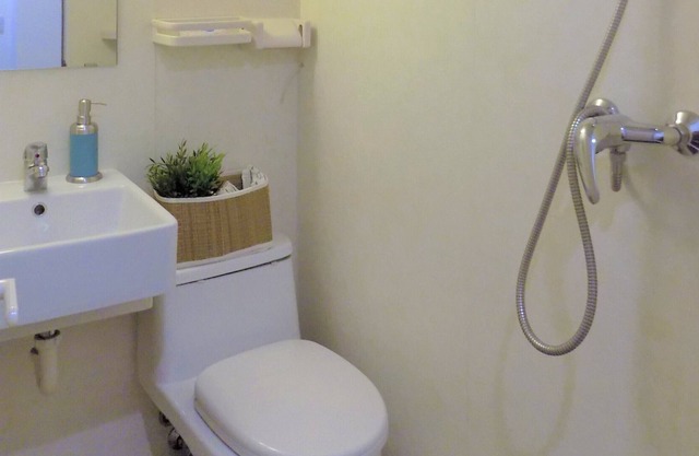 Cozy Room with private showeroom near Uni