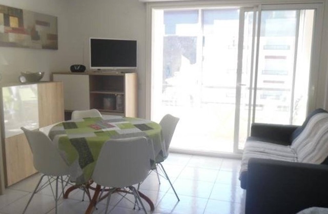 Cozy Studio with Loggia, WiFi, and Parking, 4 Guests, Near Thermal Baths and Town Center