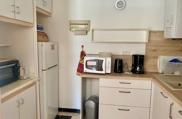 Cozy Studio F1 with Terrace, Parking, and WiFi - Sleeps 2, South Facing, Near Town and Spa