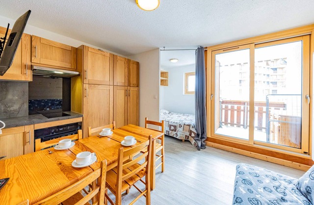 Cozy studio 5 pers, ski-in/ski-out, balcony, near shops