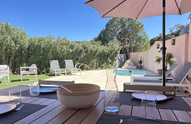 Cozy Sainte-Maxime Villa: Private Pool, Terrace, 200m from Beach, Sleeps 6