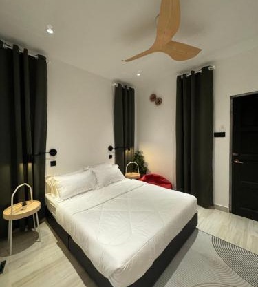 Cozy Scandinavi Guest room - Queen Bed, Free Netflix, Prime & Wi-Fi Near Bukit Mertajam