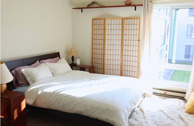 Cozy, seaside condo w/resort amenities + private boardwalk!