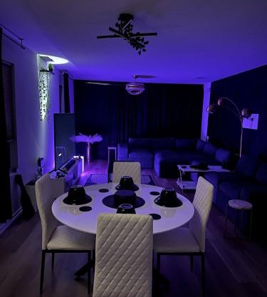 Cozy Stay with Pool Relax with Easy Access to Highway