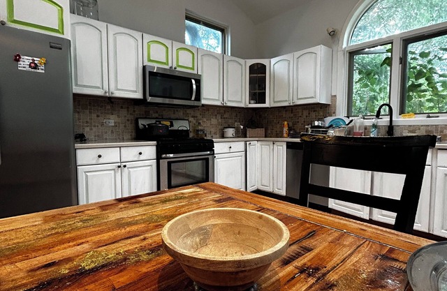 Cozy Stay with Private Room & Bathroom, Breakfast and Airport Pickup Near O'Hare