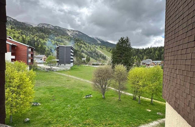 Cozy Studio at Ski Slopes with Balcony, Parking & Elevator