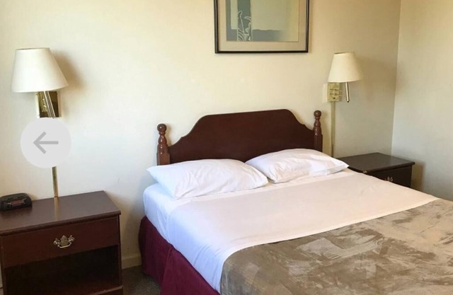 (Cozy studio, 2BED, 1BA, No kitchen)