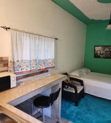 Cozy studio apartment with private parking off street