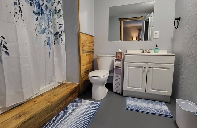 Cozy studio in charming Libby with WiFi and AC