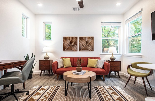 Cozy Studio in Historic Hyde Park, Central Location!