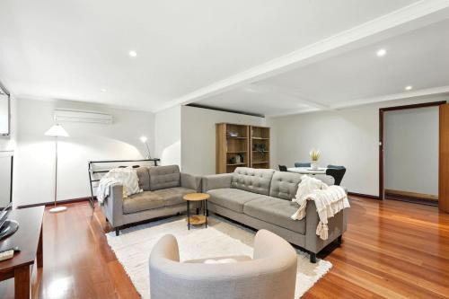 Cozy Studio Retreat - Blackmans