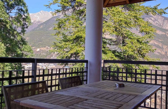 Cozy studio with pool, sauna, parking, and pets allowed in Jausiers