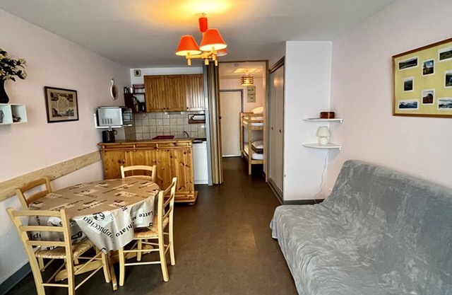 Cozy Studio with South-Facing Terrace, Close to Amenities, Ski Lifts, and Skating Rink