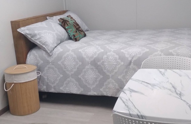 Cozy studio with WiFi and AC in tranquil Noord