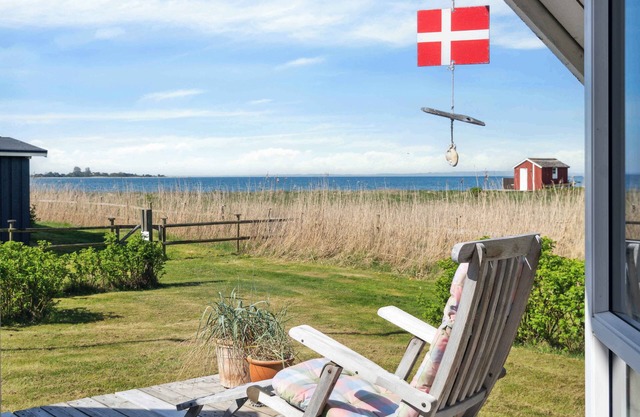 Cozy summer house in Føns with sea view