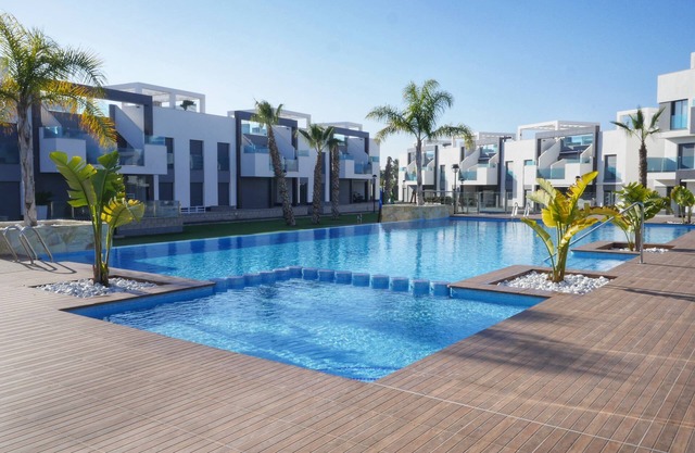 Cozy sun-oriented apartment, located in the cozy complex Oasis Beach,
