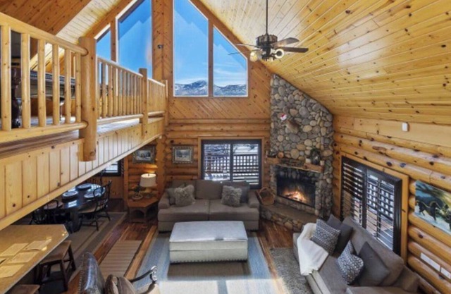Cozy Sun-Soaked retreat, stunning view+Hot Tub In Castle Glenn Estates 564796