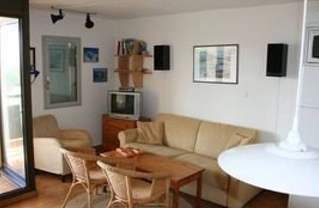 Cozy T2 Apartment with Cabine, Pool & Fitness Access, Sleeps 6 - Le Barcarès