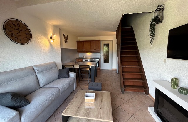 Cozy T2 Cabin + Mezzanine Apartment near Ski Slopes in Corrençon-en-Vercors