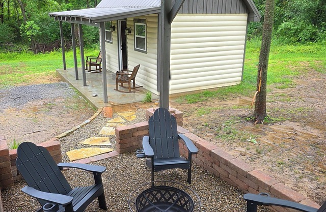Cozy Tiny Cabin near Ferne Clyffe and Lake of Egypt with Wi-Fi
