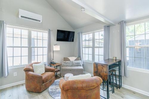 Cozy Tiny Home for 2! Short drive to the Beach!
