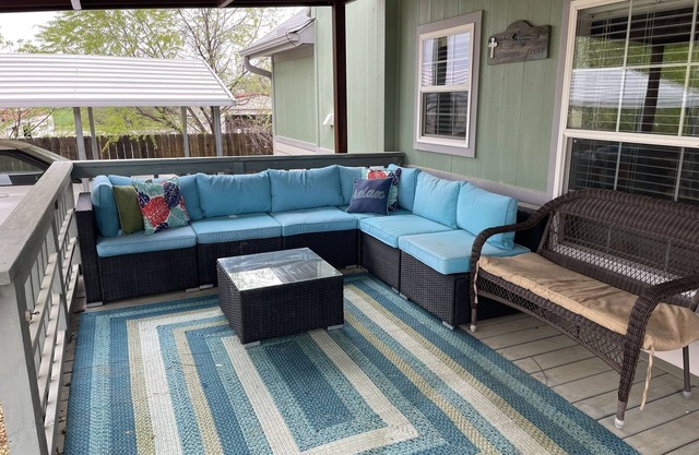 Cozy tiny home, perfect for First Monday weekend. Great front porch