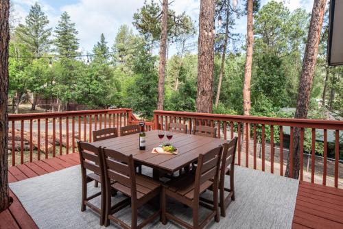Cozy Townhome with Wildlife Views! 5-min walk to Midtown! Modern Look