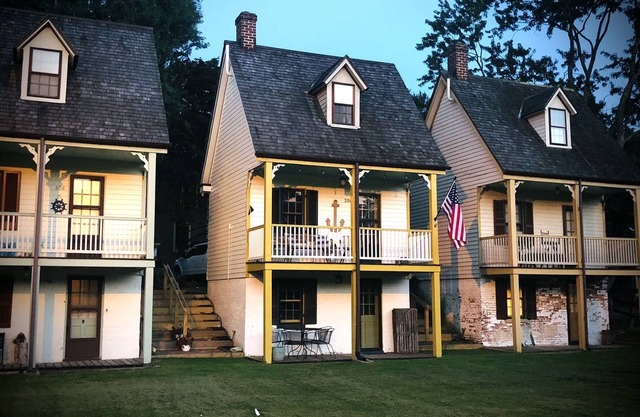 Cozy, unique, historic registered cottage on the Corsica River!