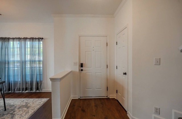 Cozy, Updated 2BR/2.5BA End-Unit Townhome, Greer SC