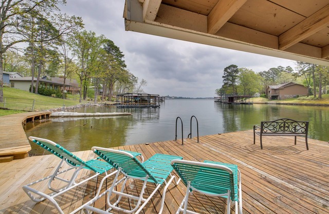 Cozy Lake Cabin w/Dock in Hot Springs Nat'l Park