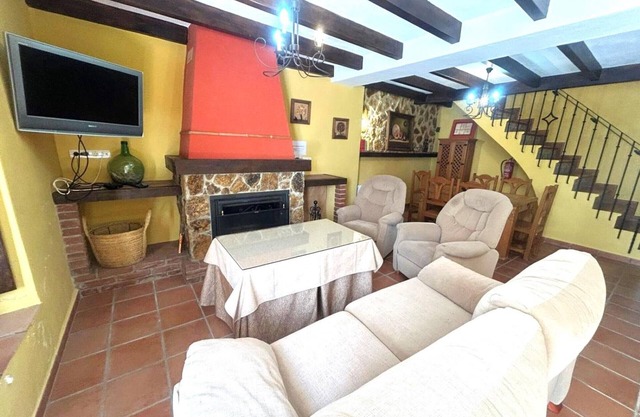 Cozy Village House in Gaucín with Fireplace and Spacious Kitchen