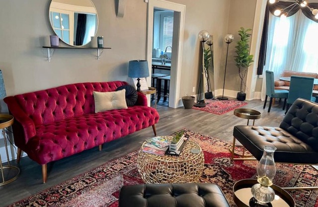 Cozy vintage getaway minutes from downtown