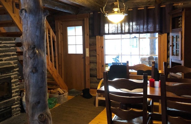 Cozy Wooden Log Cabin With Modern Amenities - Inc. private swimming pond