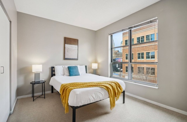 CozySuites 2BR Mill District with pool, gym #04