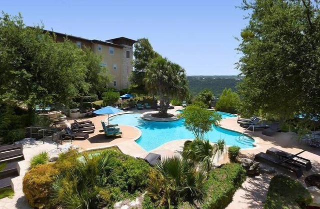 CozySuites Stunning 1BR Condo in Mountain Resort #02