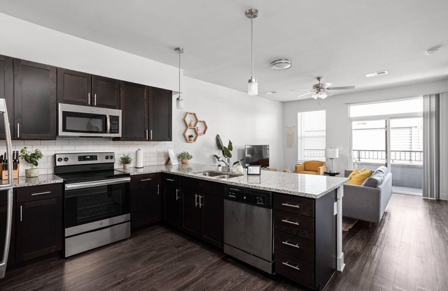 Cozysuites Stylish 4BR the heart of Nora