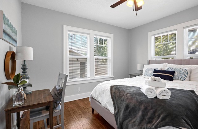 Craftsman Bungalow W/King Beds & Stocked Kitchen.